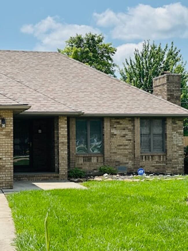 property at 314 W Aven Ave