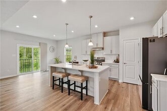 6 Dana Dr in Moon Township, PA - Foto de edificio - Building Photo