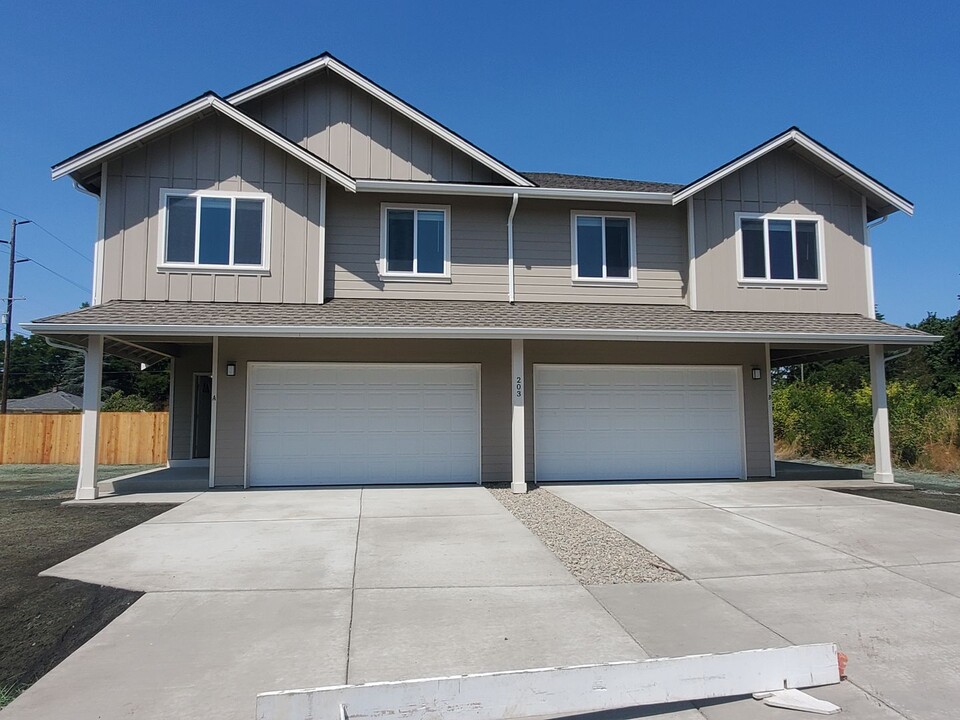 203 Scott St-Unit -Unit B in Centralia, WA - Building Photo