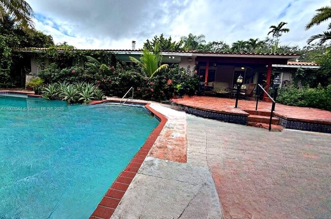 property at 1915 Country Club Prado