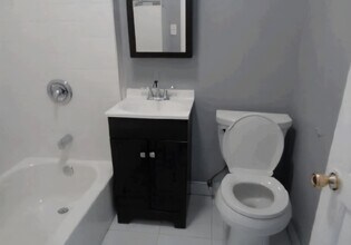 117 57th St, Unit 2 in West New York, NJ - Foto de edificio - Building Photo