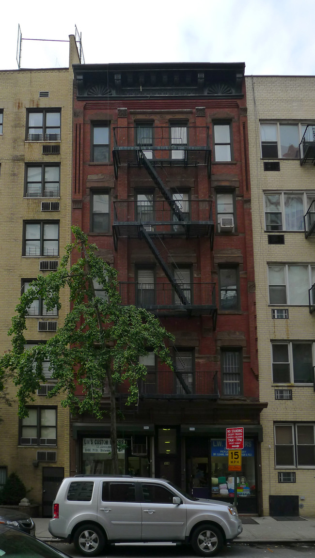 308 E 71st St in New York, NY - Building Photo - Building Photo