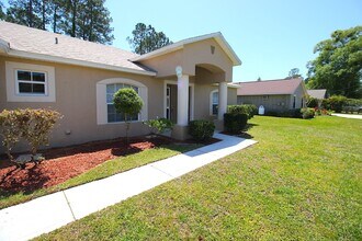 32 Ryding Ln in Palm Coast, FL - Building Photo - Building Photo
