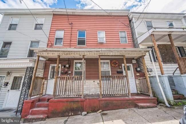 property at 134 W Spruce St