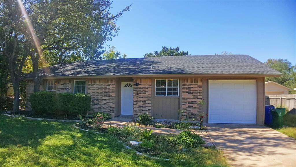 2105 N Cannes Dr in Cedar Park, TX - Foto de edificio