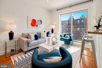 3602 Rock Creek Church Rd NW, Unit #6 in Washington, DC - Foto de edificio - Building Photo