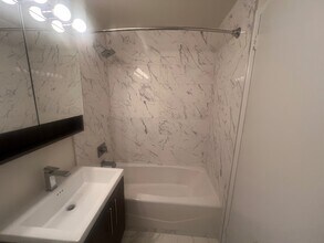410 W 53rd St in New York, NY - Building Photo - Building Photo