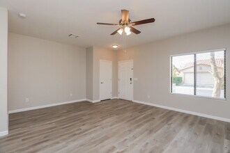 2593 S Powell Rd in Apache Junction, AZ - Foto de edificio - Building Photo