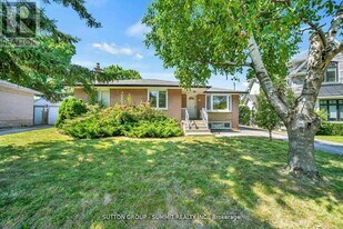 465 Seaton Dr in Oakville, ON - Building Photo