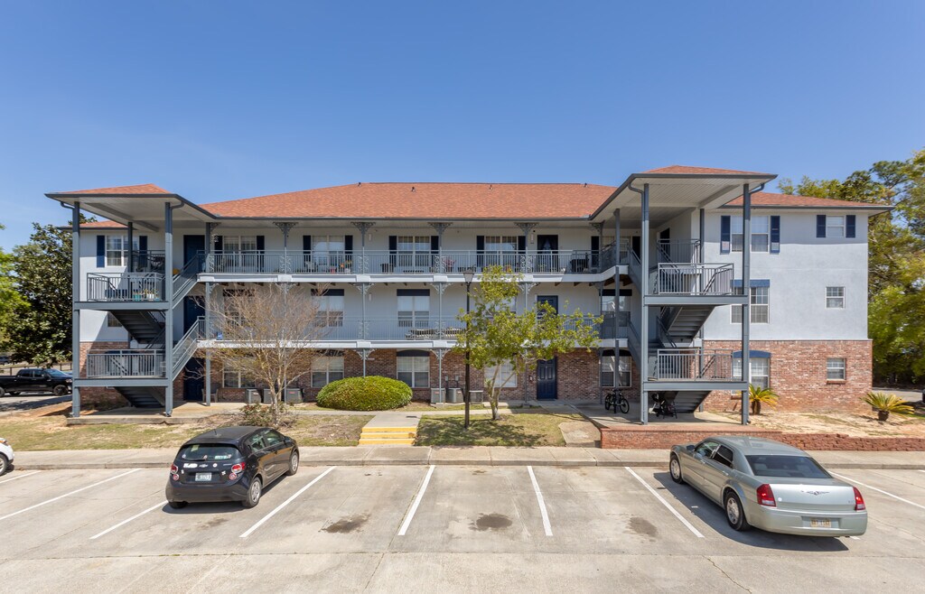 Royal Gulf Apartment Homes in Biloxi, MS