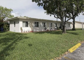 329 NE 4th St in Hallandale Beach, FL - Building Photo