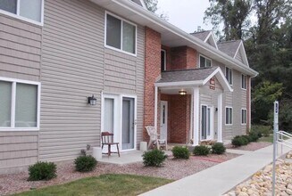 808 Treewood Dr in Hillsboro, OH - Building Photo - Building Photo