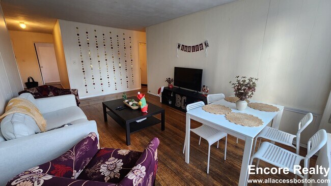 1999 Commonwealth Ave, Unit 1999-12A