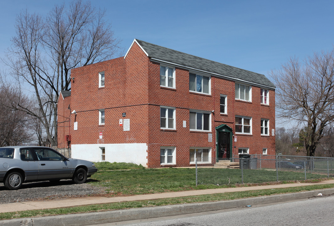 3000 Hollins Ferry Rd in Baltimore, MD - Building Photo