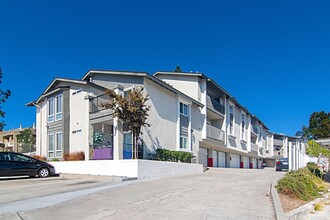 7740 Parkway Drive in La Mesa, CA - Foto de edificio - Interior Photo