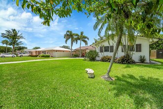 4360 Elm Ave in Palm Beach Gardens, FL - Foto de edificio - Building Photo