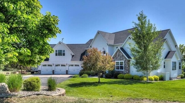 1175 Hard Rock Rd in Corvallis, MT - Building Photo - Building Photo
