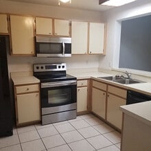 653 Squire Cir, Unit #204 in Naples, FL - Building Photo - Building Photo