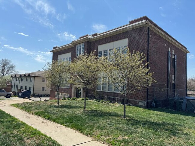 property at 5402 S 77th St