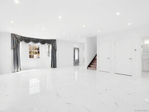 56 Jackson Ave in Mineola, NY - Building Photo - Building Photo