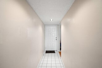 9783 N Belfort Cir in Tamarac, FL - Building Photo - Building Photo