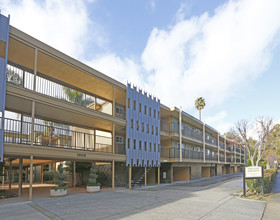 Park Plaza Apartments in Mountain View, CA - Building Photo - Building Photo