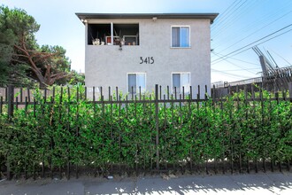 3415 S Bronson Ave in Los Angeles, CA - Foto de edificio - Building Photo