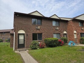 100 Mark Ln in Waterbury, CT - Building Photo