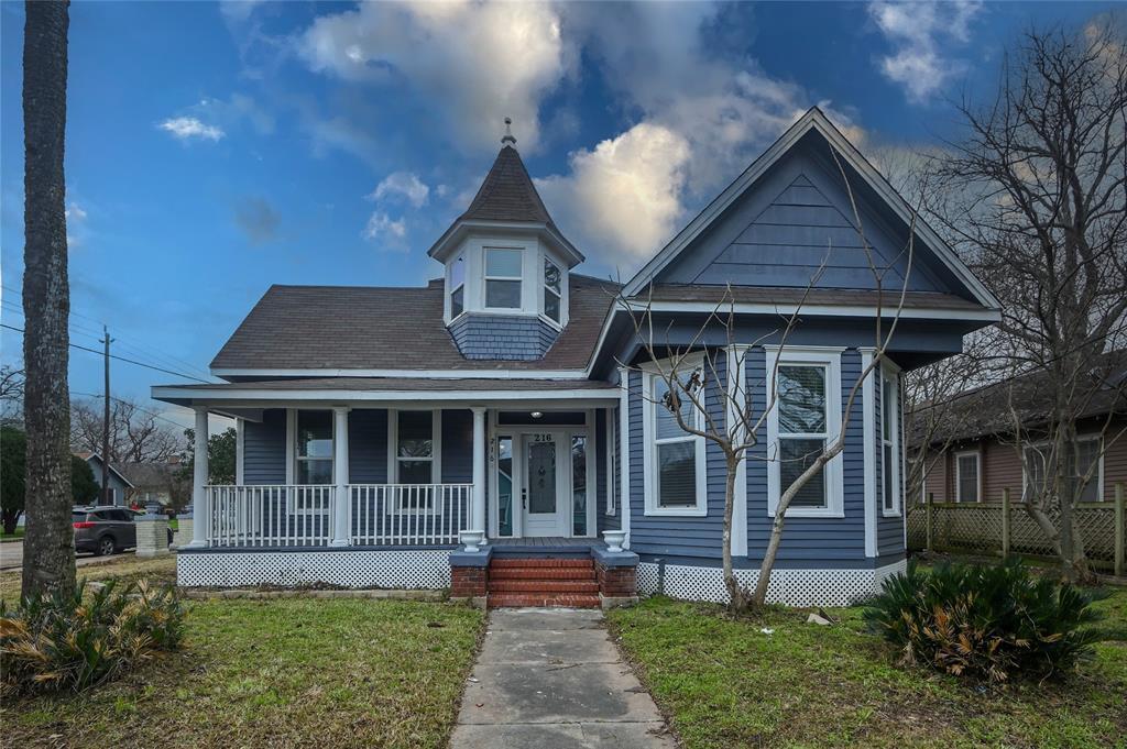 216 S Cloud St in Wharton, TX - Foto de edificio