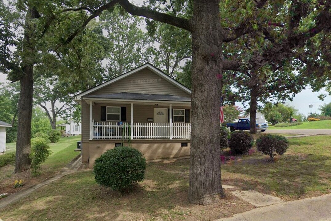 311 Goldston St in Kannapolis, NC - Building Photo