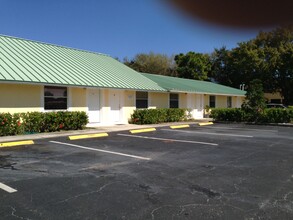 Center Apartments in Fort Pierce, FL - Building Photo - Building Photo