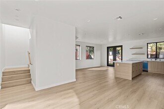 11145 Hortense St in Los Angeles, CA - Foto de edificio - Building Photo