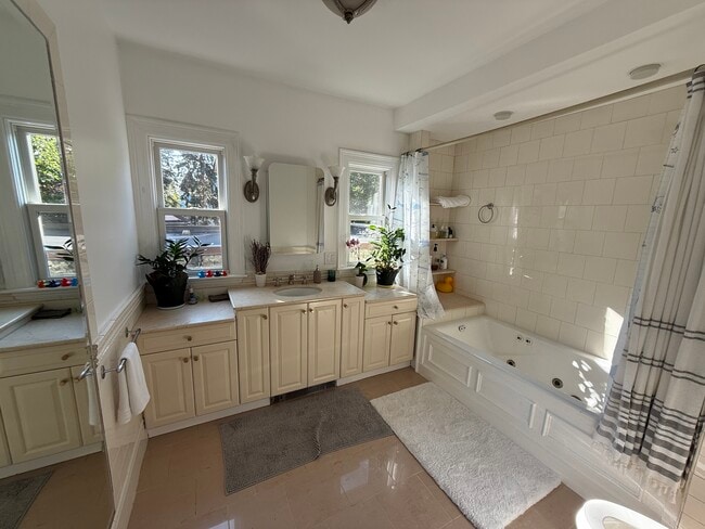 96 Munroe St, Unit 1 in Somerville, MA - Building Photo - Building Photo