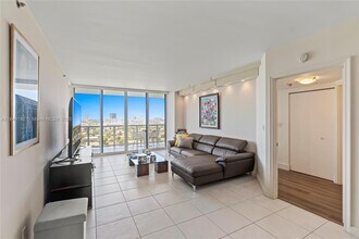 3598 Yacht Club Dr in Aventura, FL - Building Photo - Building Photo