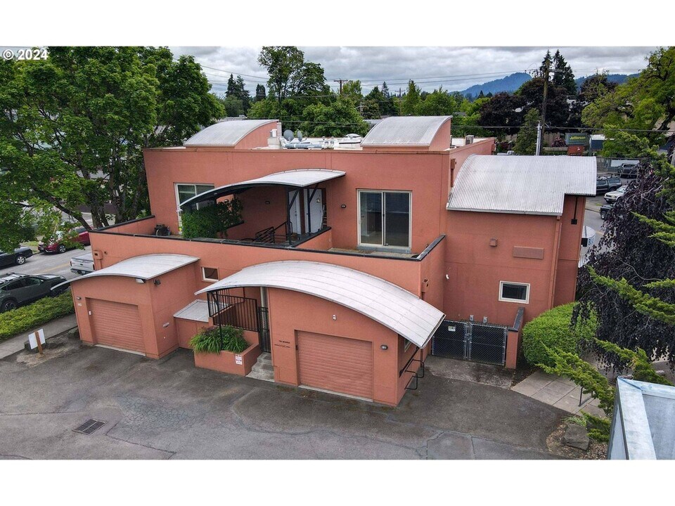 750 Monroe St in Eugene, OR - Foto de edificio
