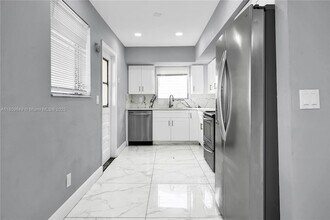 2833 SW 5th St in Fort Lauderdale, FL - Building Photo - Building Photo