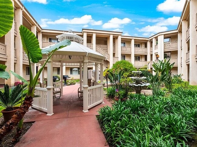 130 S Barranca Ave, Unit 314 in West Covina, CA - Building Photo - Building Photo