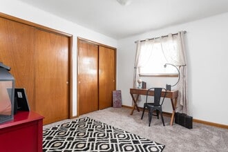 Meadow Park Apartments | Specials Available! in Bloomington, IN - Building Photo - Building Photo