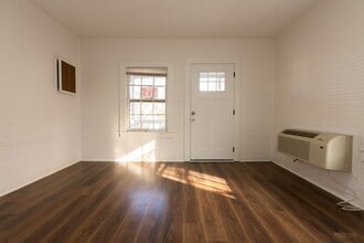 1022 Kent St, Unit Kent St in Durham, NC - Building Photo - Building Photo