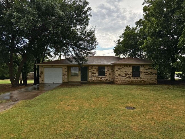 property at 201 E Bois D Arc St