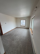 9104 W Lincoln Ave in West Allis, WI - Foto de edificio - Building Photo