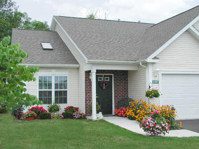 Bradford Hill Apartments & Townhomes in Webster, NY - Foto de edificio - Building Photo