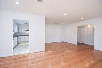 5666 Overbrook Ln in Houston, TX - Foto de edificio - Building Photo