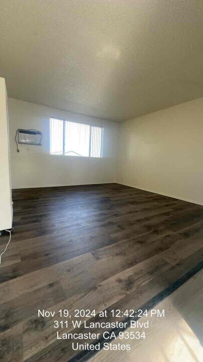 311 W Lancaster Blvd-Unit -123 in Lancaster, CA - Building Photo