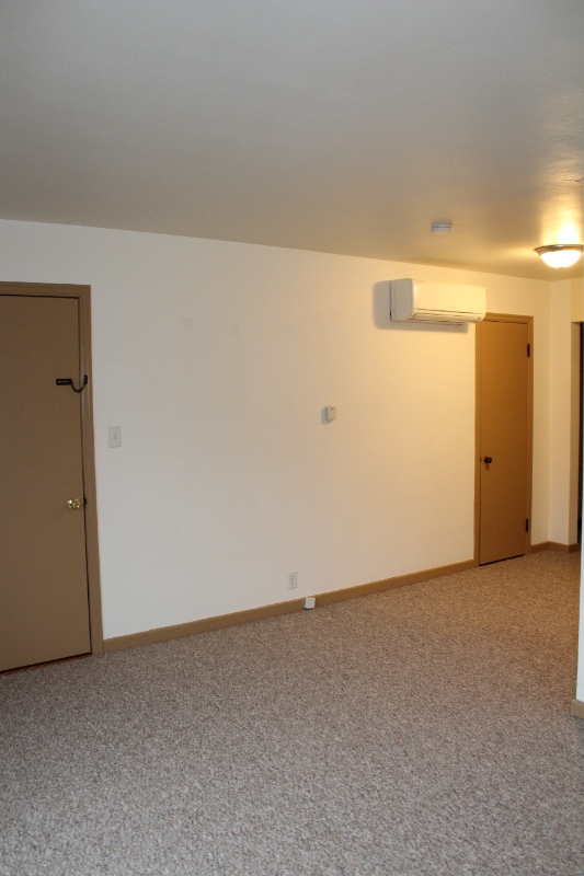 223 W Decorah Rd in West Bend, WI - Building Photo - Building Photo