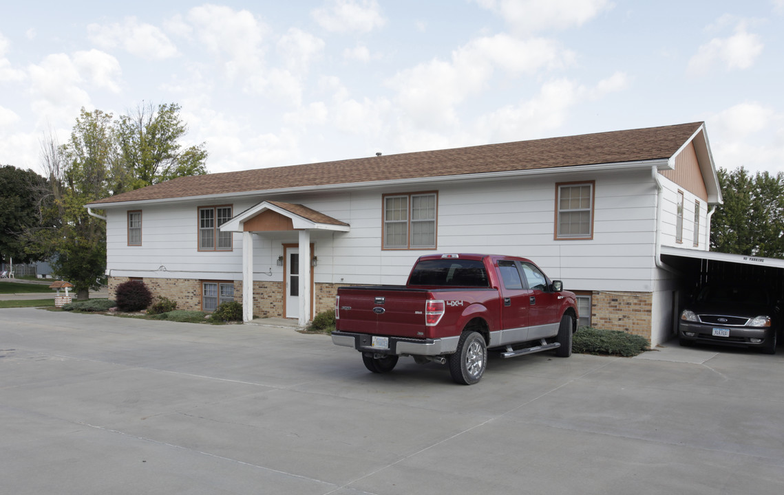 103 Terrel Ave in Treynor, IA - Foto de edificio