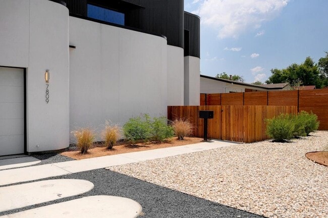 7809 Woodrow Ave in Austin, TX - Building Photo - Building Photo