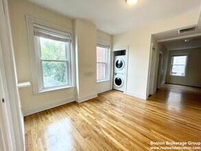 92 L St, Unit 3 in Boston, MA - Building Photo - Building Photo