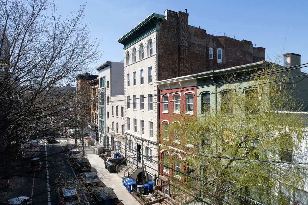 308-310 Garden St in Hoboken, NJ - Building Photo