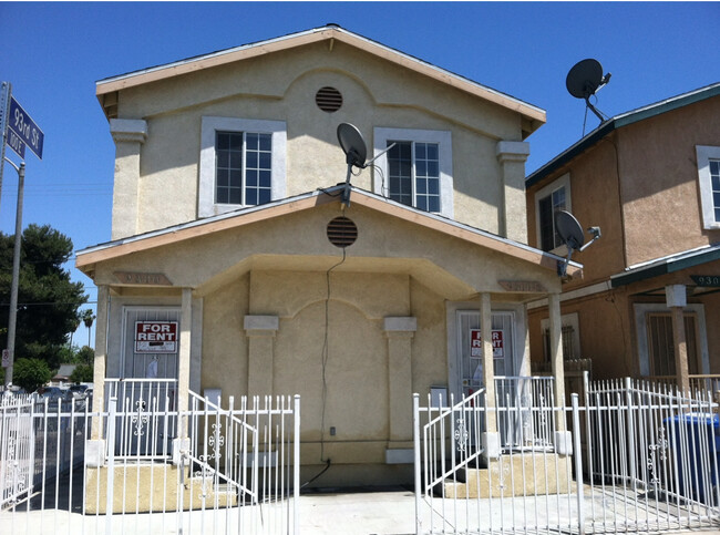 9300 S Main St, Unit 9300 in Los Angeles, CA - Foto de edificio - Building Photo